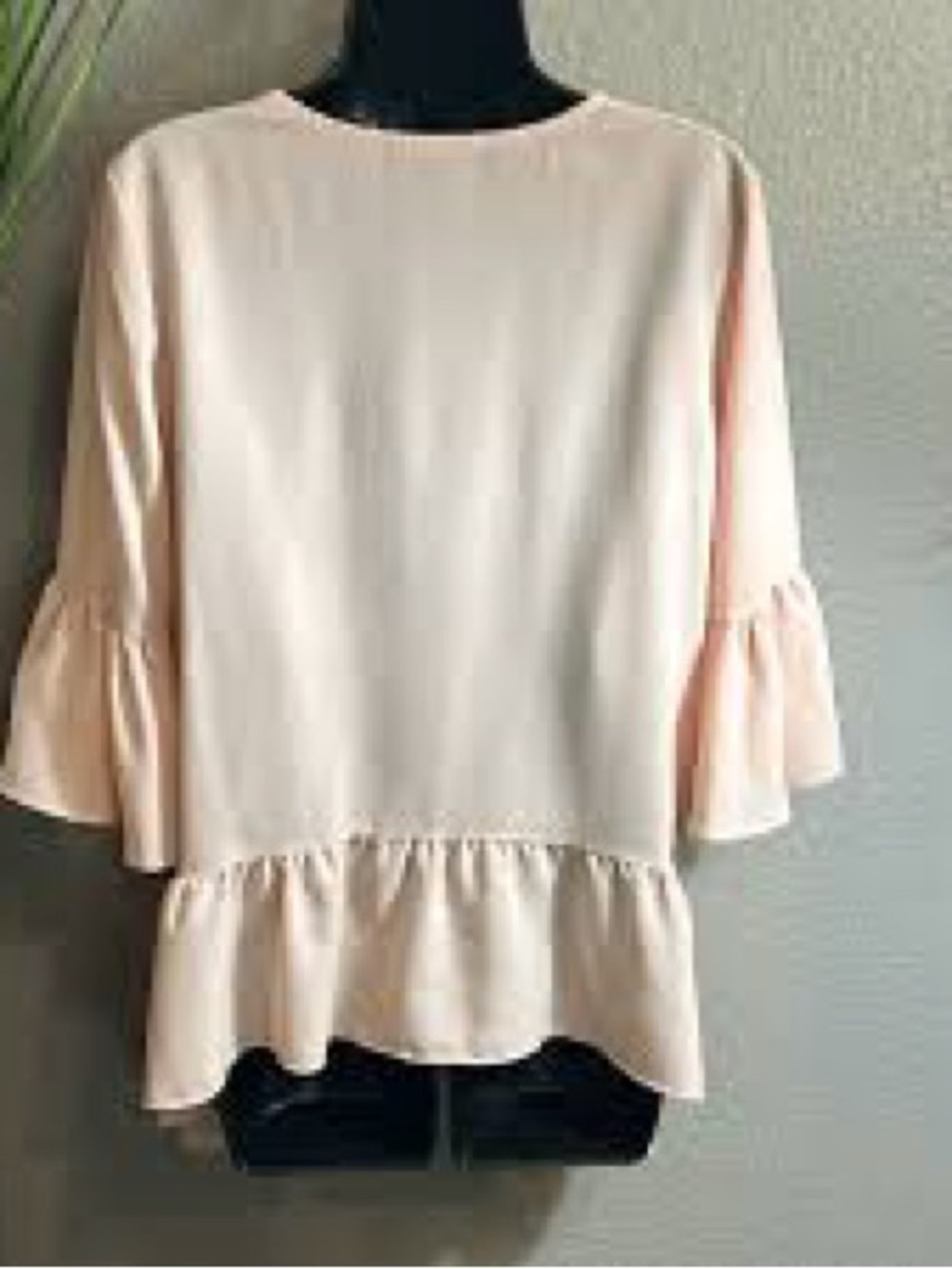 Gibson ~ Flowy Peplum Ruffle Top - Light Blush ~ Its all about the sleeves Med